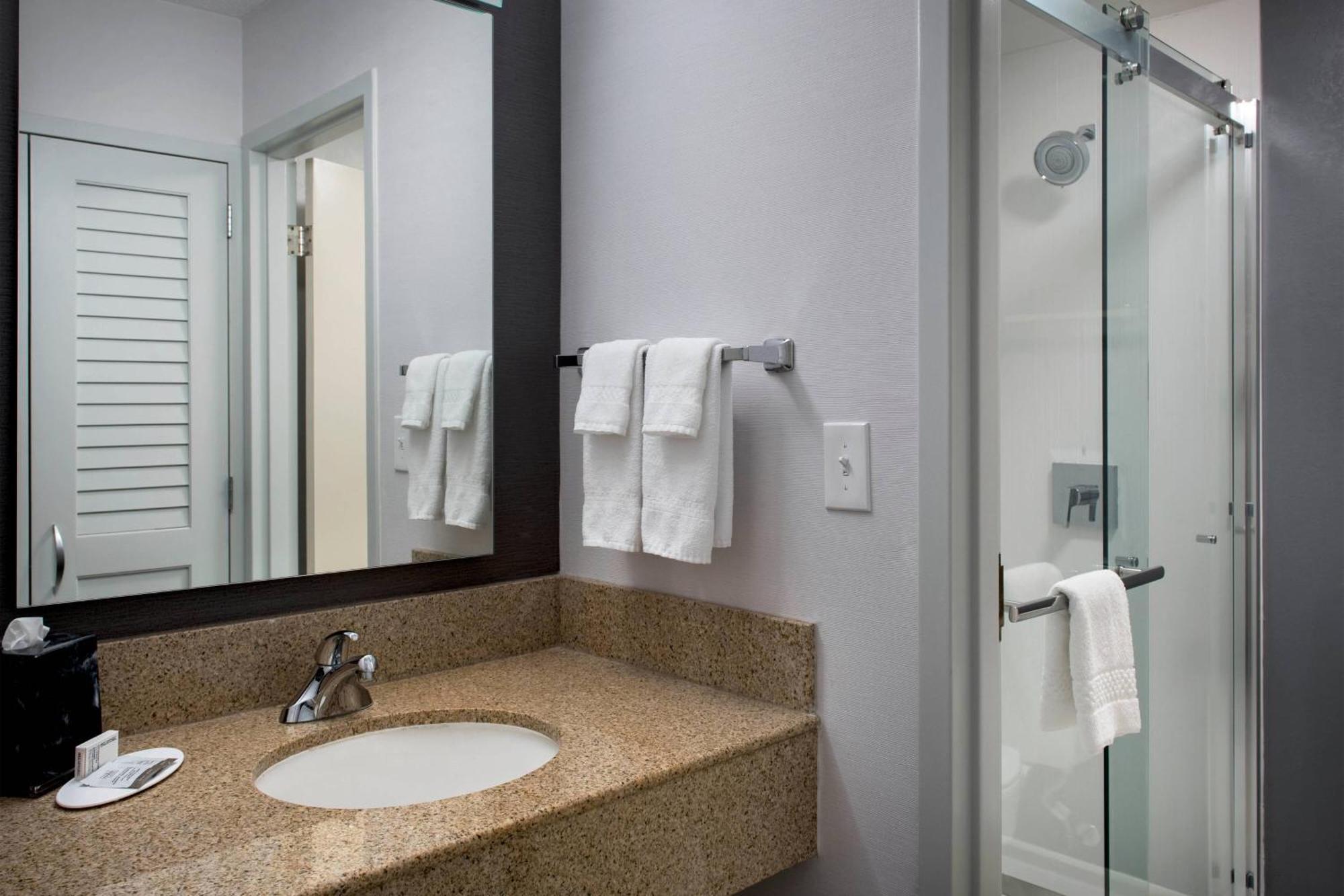 Courtyard By Marriott Rockville Exterior photo