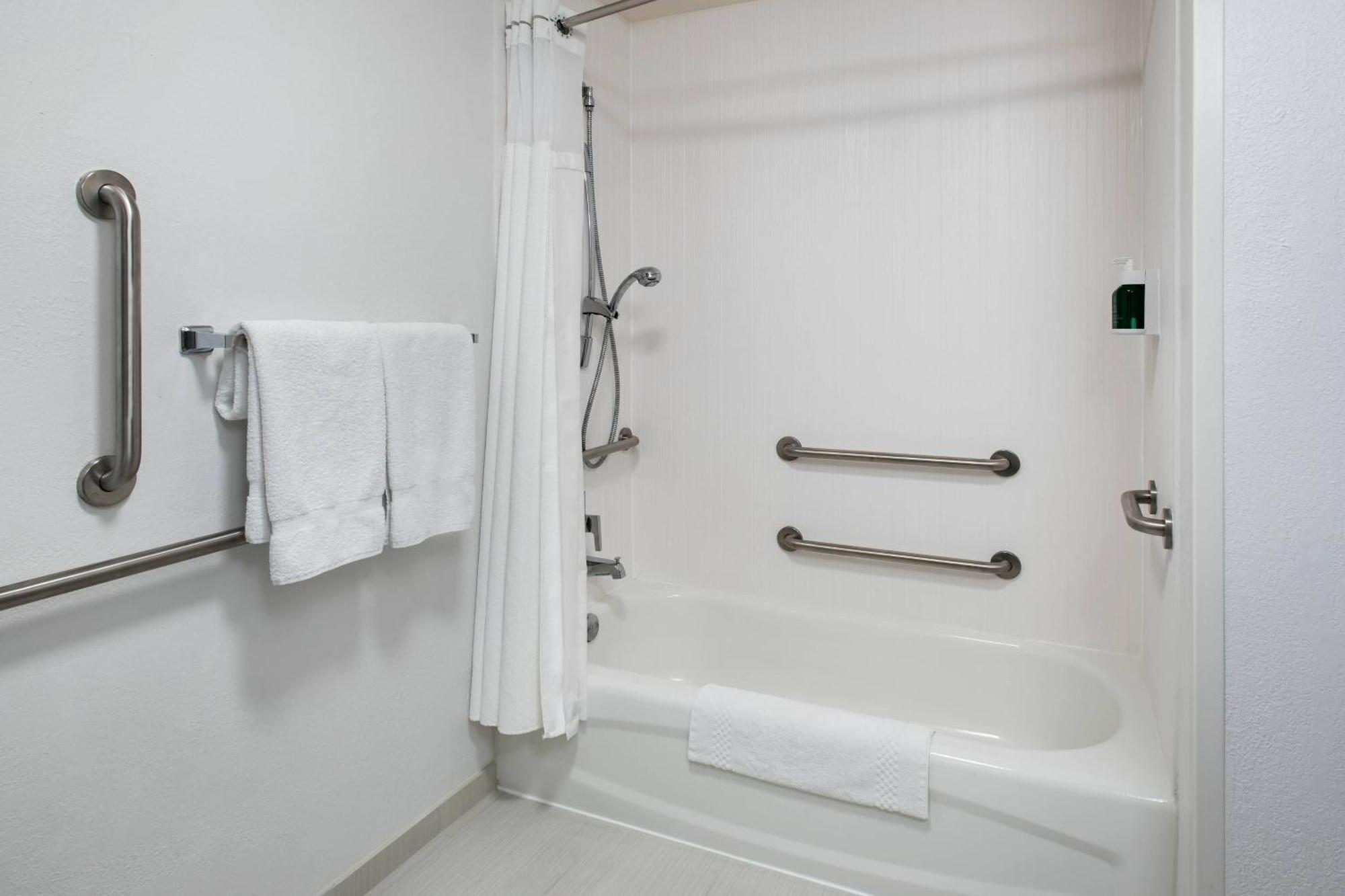 Courtyard By Marriott Rockville Exterior photo