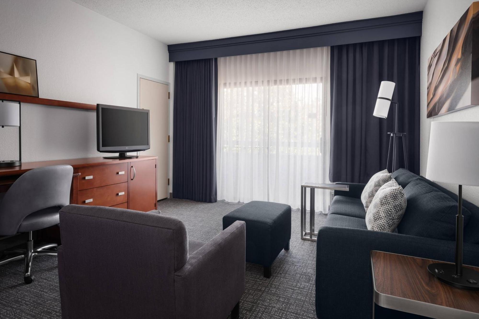Courtyard By Marriott Rockville Exterior photo