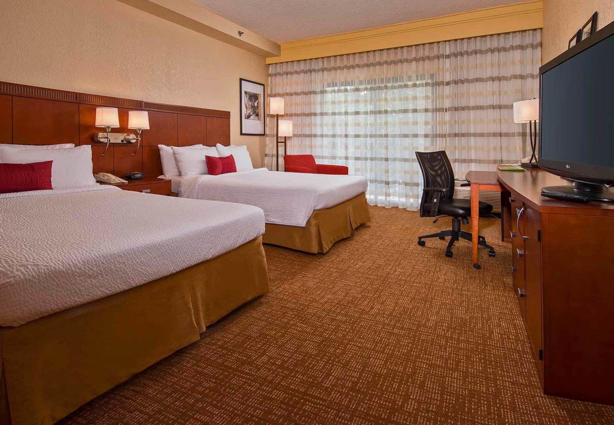 Courtyard By Marriott Rockville Exterior photo