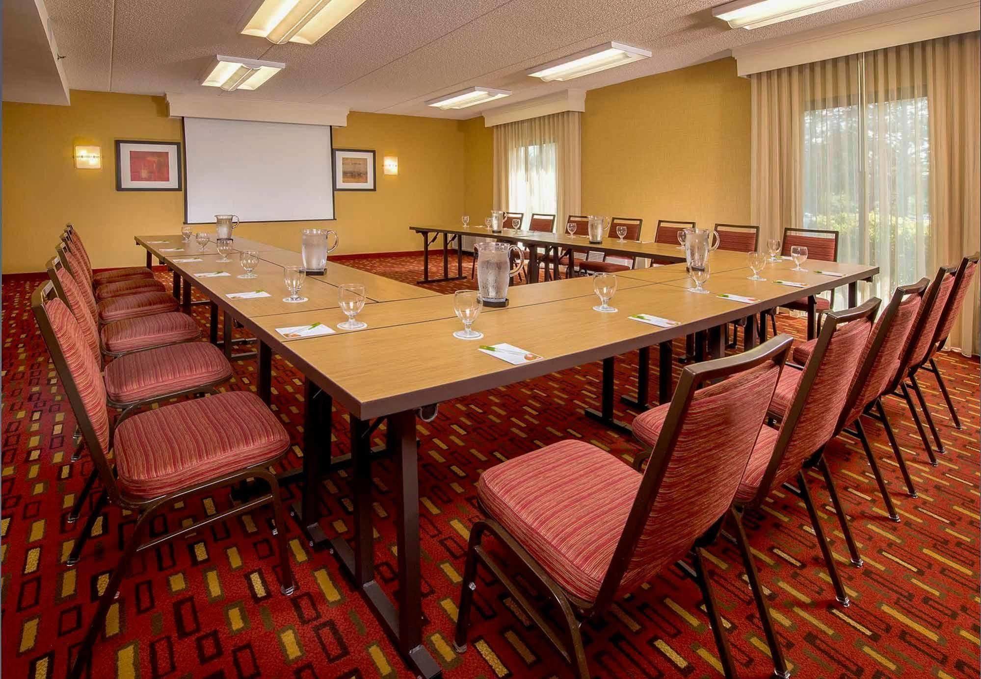 Courtyard By Marriott Rockville Exterior photo